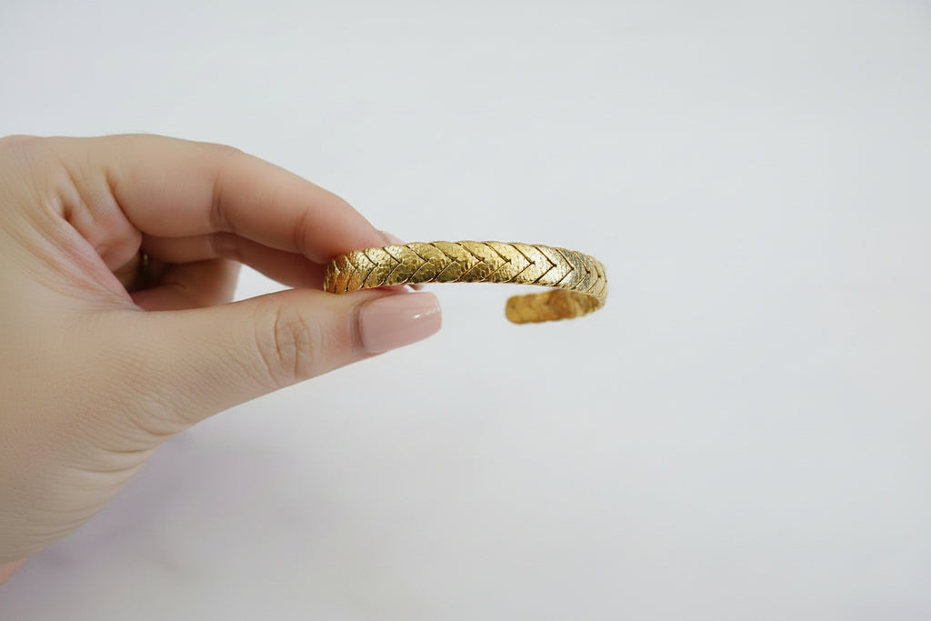 Bracciale rigido intreccio