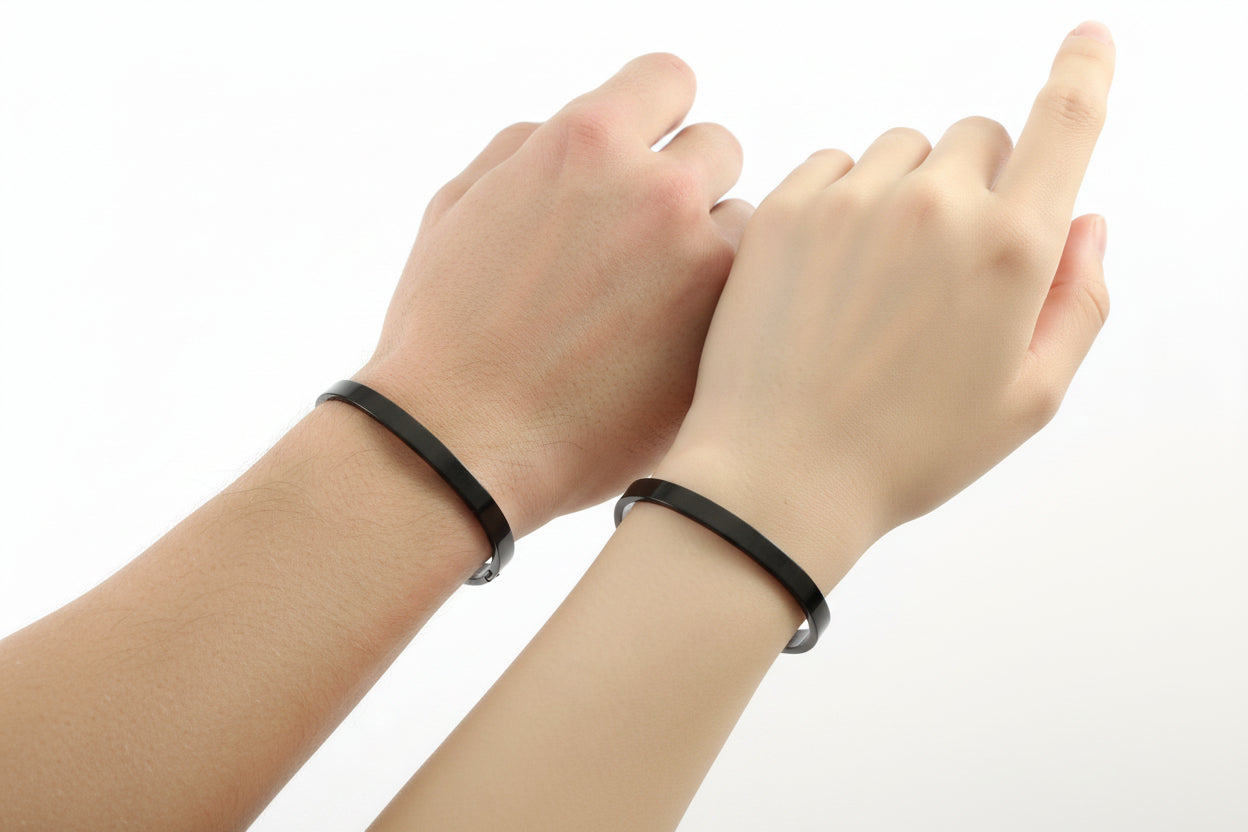 Bracciale rigido nero unisex
